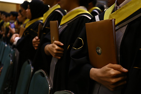 พิธีพระราชทานปริญญาบัตร แก่ผู้สำเร็จการศึกษามหาวิทยาลัยราชภัฏจันทรเกษม ประจำปีการศึกษา 2559 - 2560